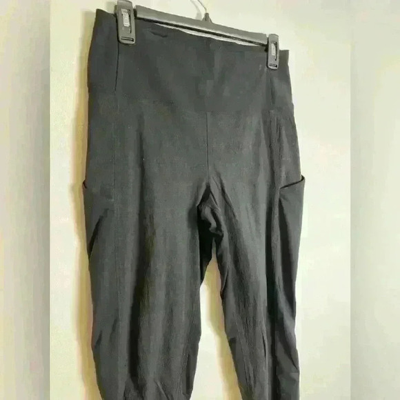 PRE Athleta Trekkie Hybrid Crop Tight Pants size 4 - Picture 3 of 9